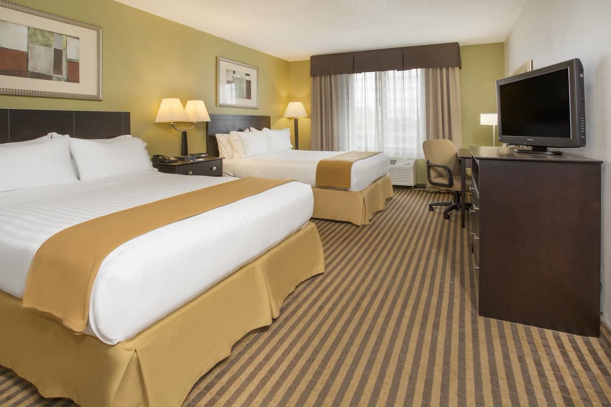 Basic Double Room | Down comforters, desk, laptop workspace, blackout drapes