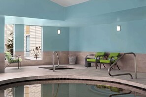Indoor pool - Hampton Inn Sturbridge (Sturbridge)