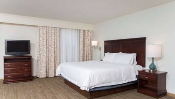 Studiosuite, 1 King-Bett und Schlafsofa | Hochwertige Bettwaren, Zimmersafe, Schreibtisch, Bügeleisen/Bügelbrett