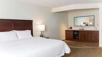 Studio Suite, 1 King Bed with Sofa bed | Private kitchen | Coffee/tea maker