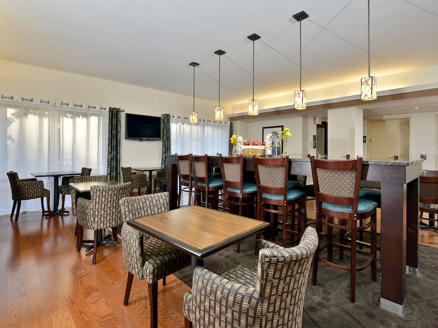 Sudah termasuk sarapan dibawa pulang setiap hari