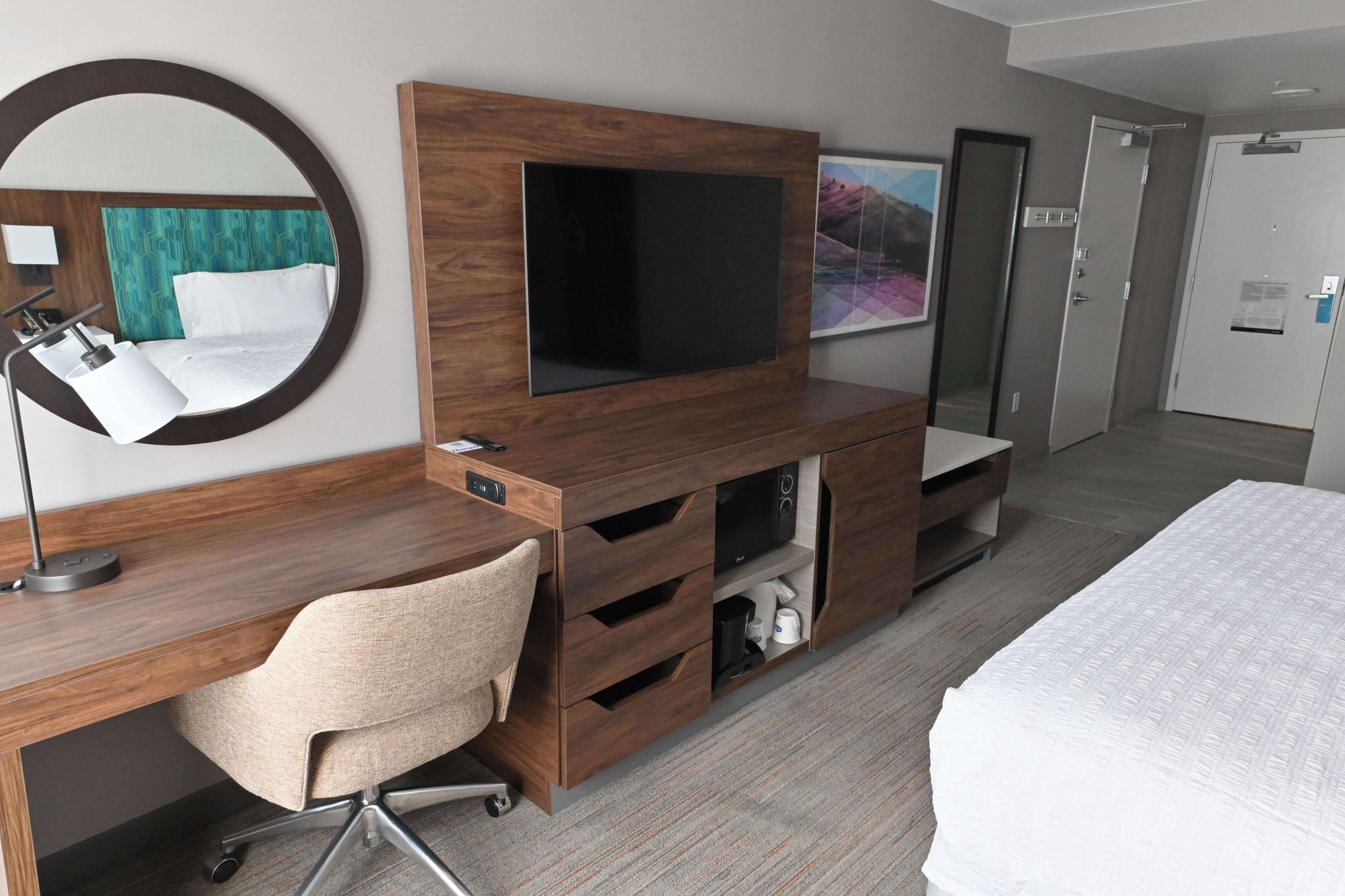 one king bed, non-smoking, accessible | minibar, in-room safe, iron/ironing board, cots/infant beds