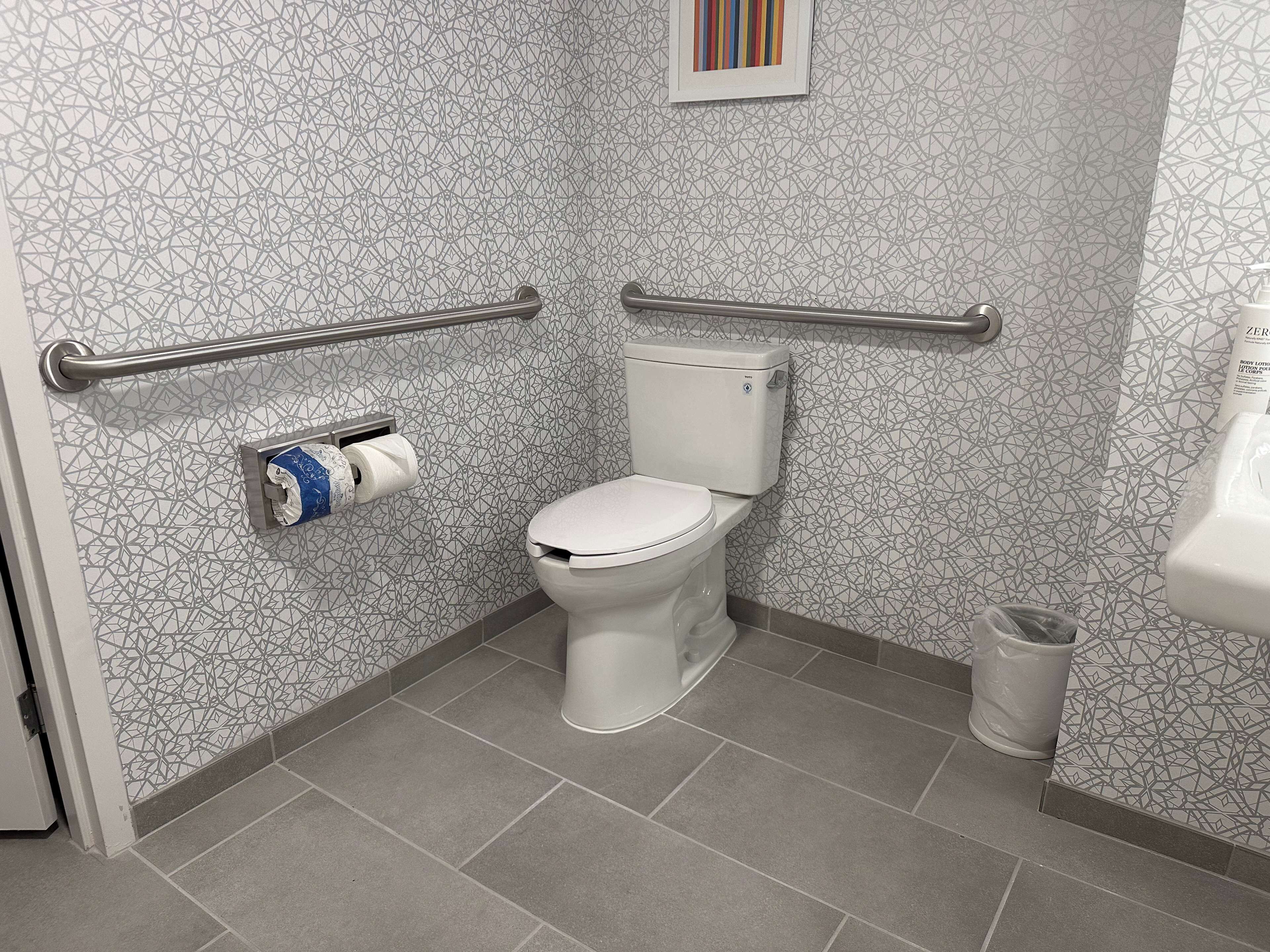 room, 1 king bed, accessible, non smoking | bathroom | hair dryer, towels