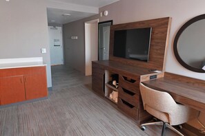 Suite, 2 Queen Beds, Accessible, Non Smoking | Minibar, in-room safe, iron/ironing board, cribs/infant beds - Hampton Inn Milpitas (Milpitas)