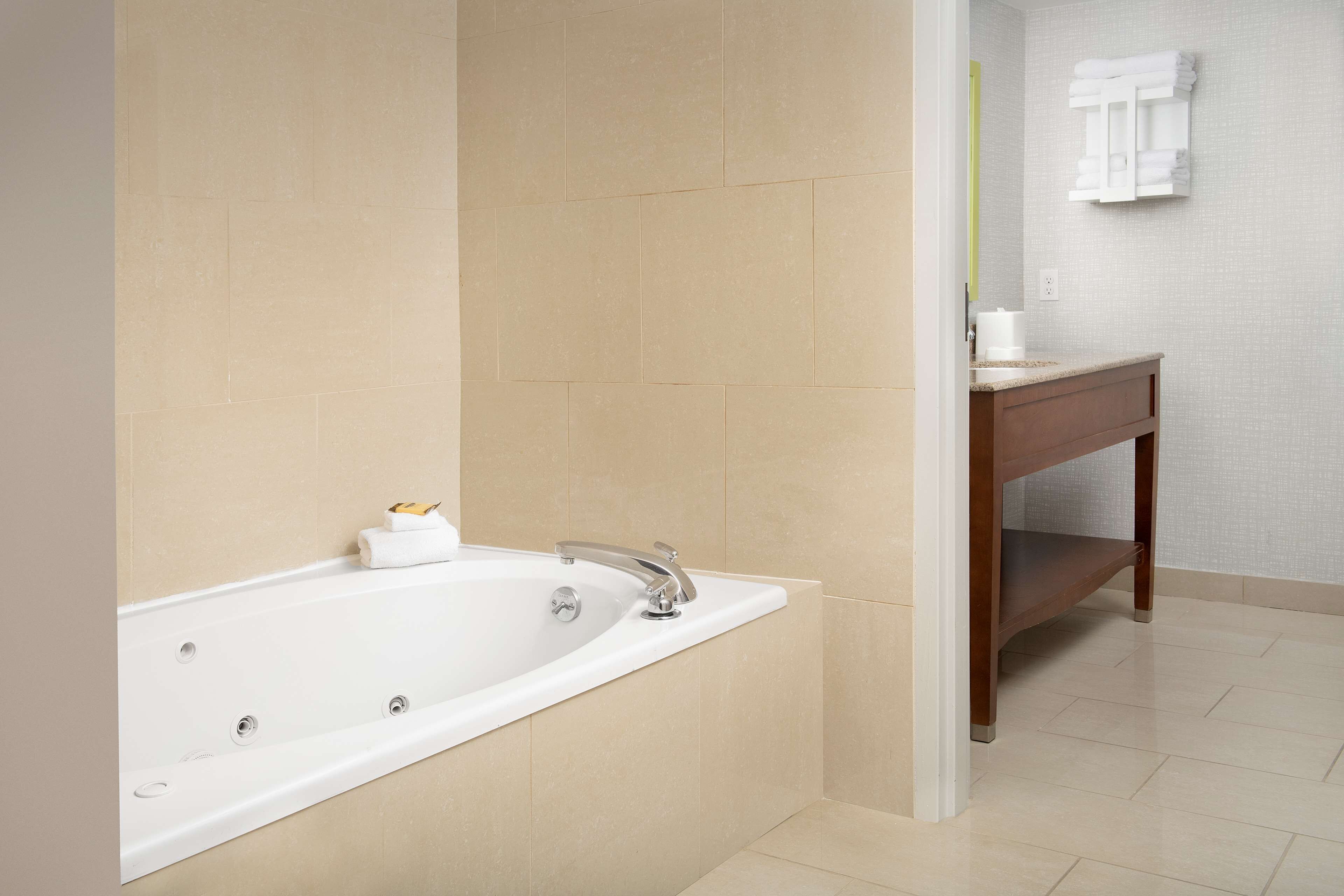 one king bed, non-smoking, with jetted tub | bathroom | free toiletries, hair dryer, towels