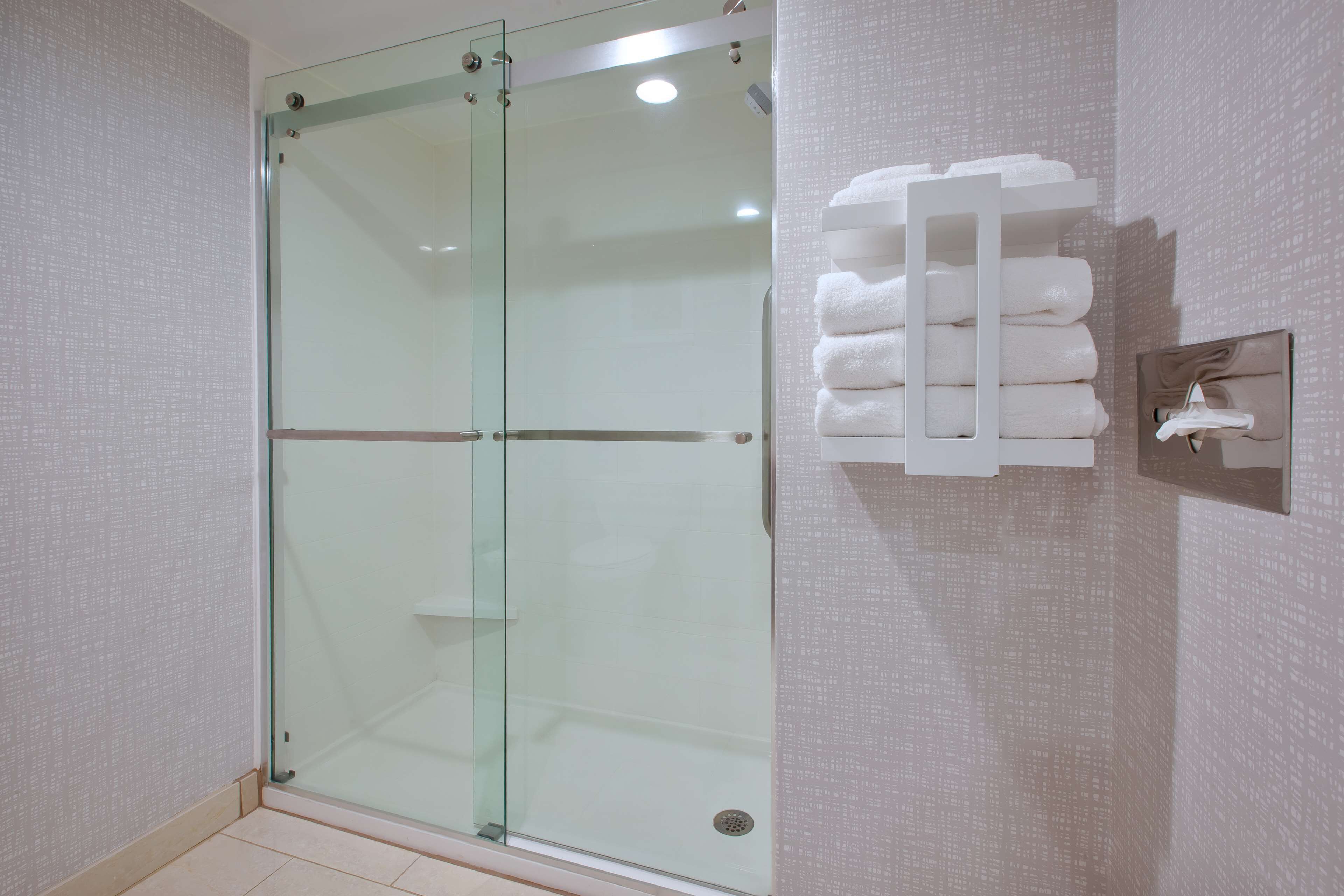 one king bed, non-smoking | bathroom | free toiletries, hair dryer, towels