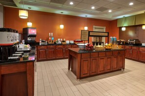 Free daily buffet breakfast  - Hampton Inn College Park (College Park)