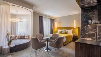1 bedroom, hypo-allergenic bedding, minibar, in-room safe