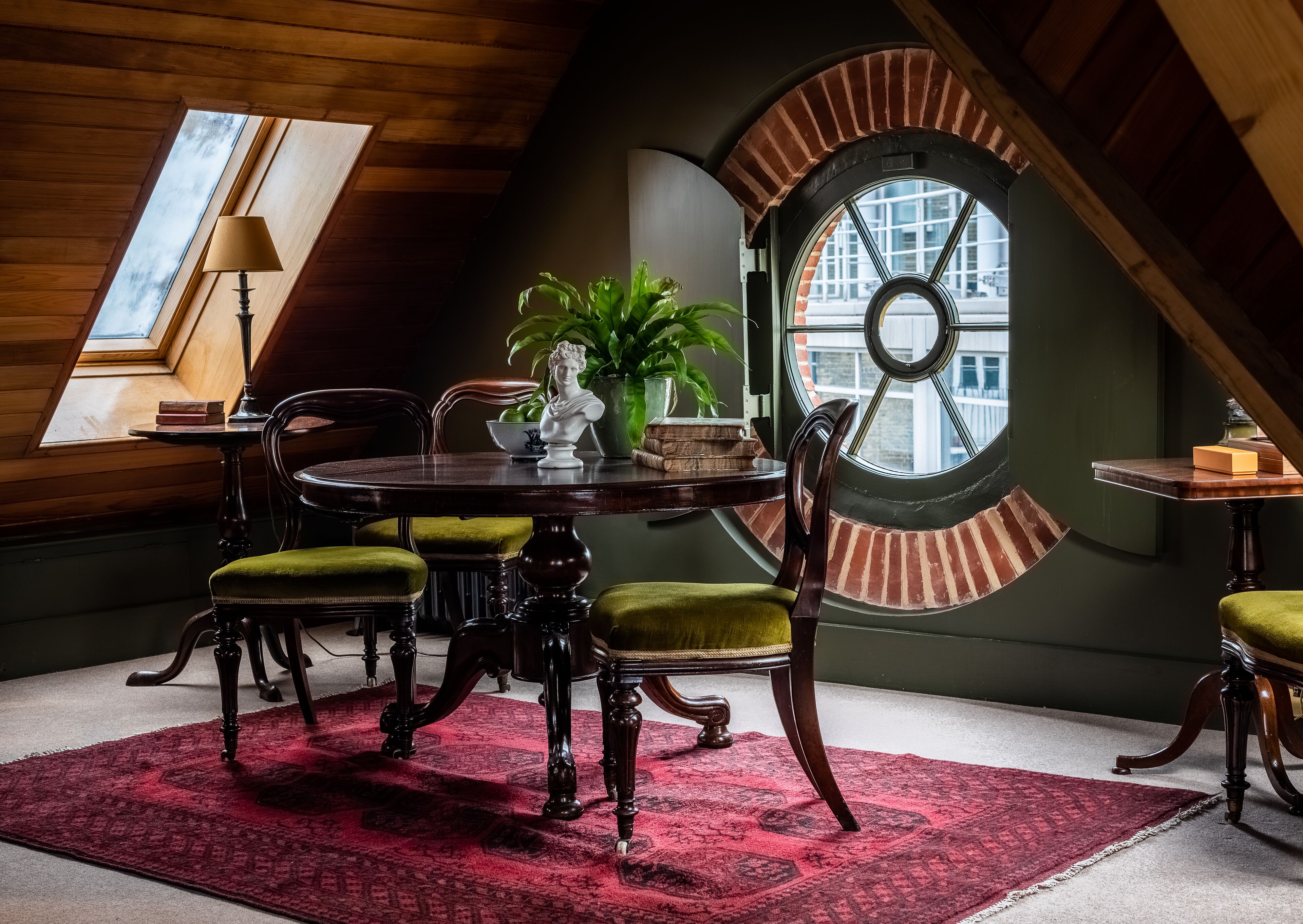 signature suite, 1 king bed (the rook's nest) | living area | 32-inch led tv with satellite channels, tv