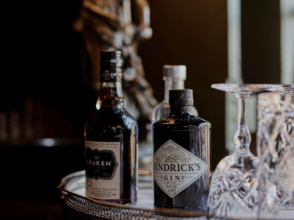 signature suite, 1 king bed (the rook's nest) | living area | 32-inch led tv with satellite channels, tv