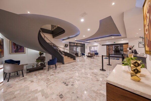 32-inch flat-screen TV with cable channels, TV - Hotel Malibu (Zapopan)