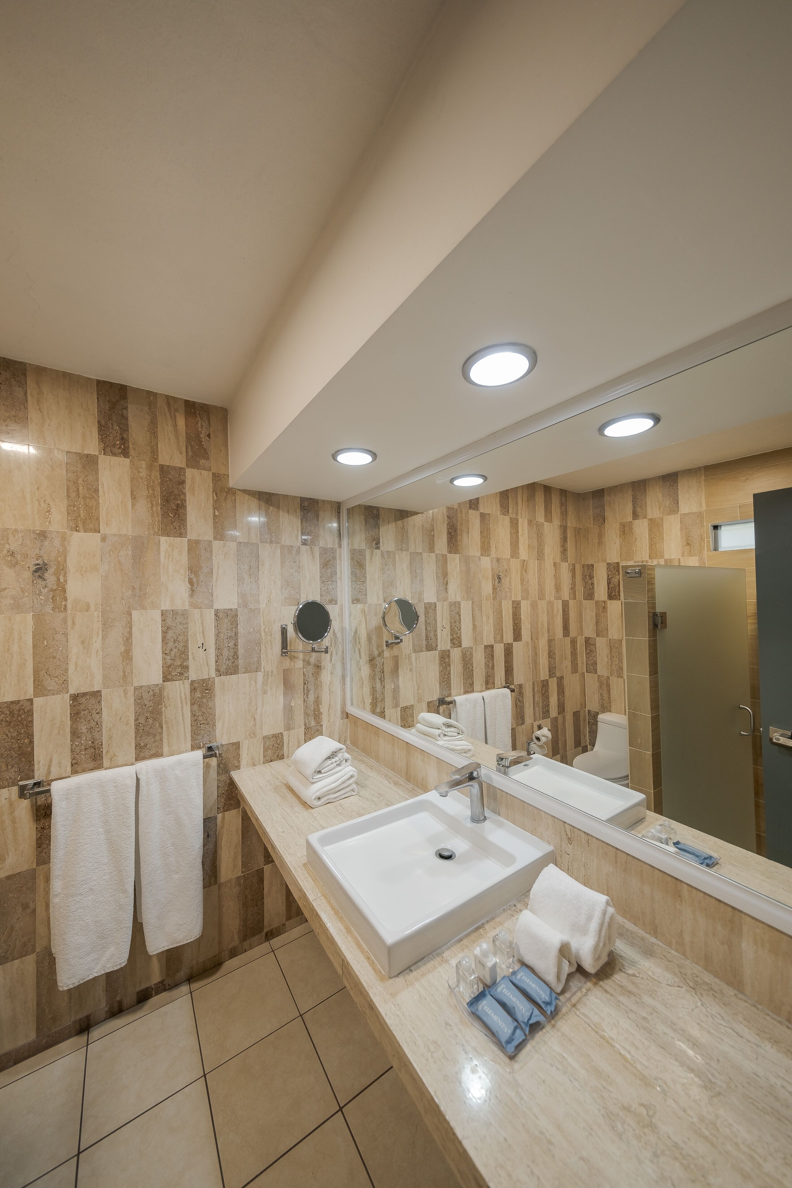 junior suite | bathroom | shower, free toiletries, hair dryer, towels