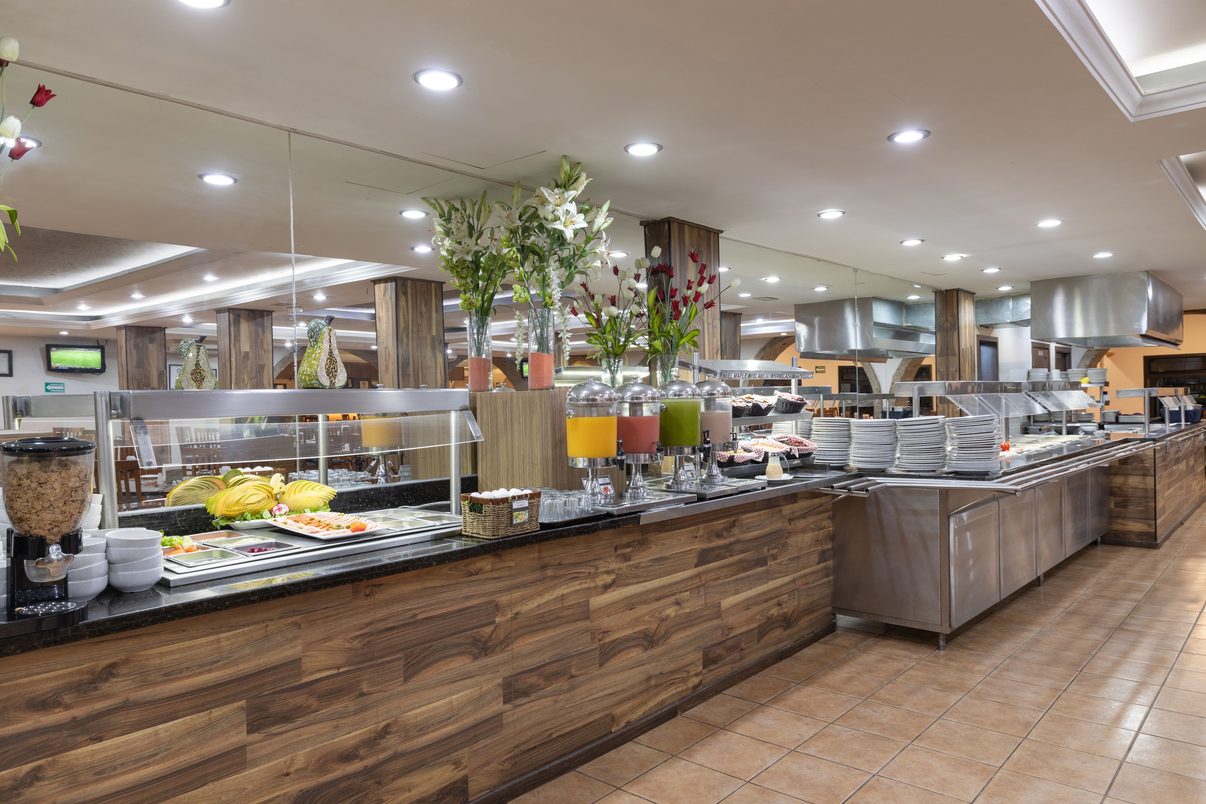 daily buffet breakfast (mxn 290.00 per person)