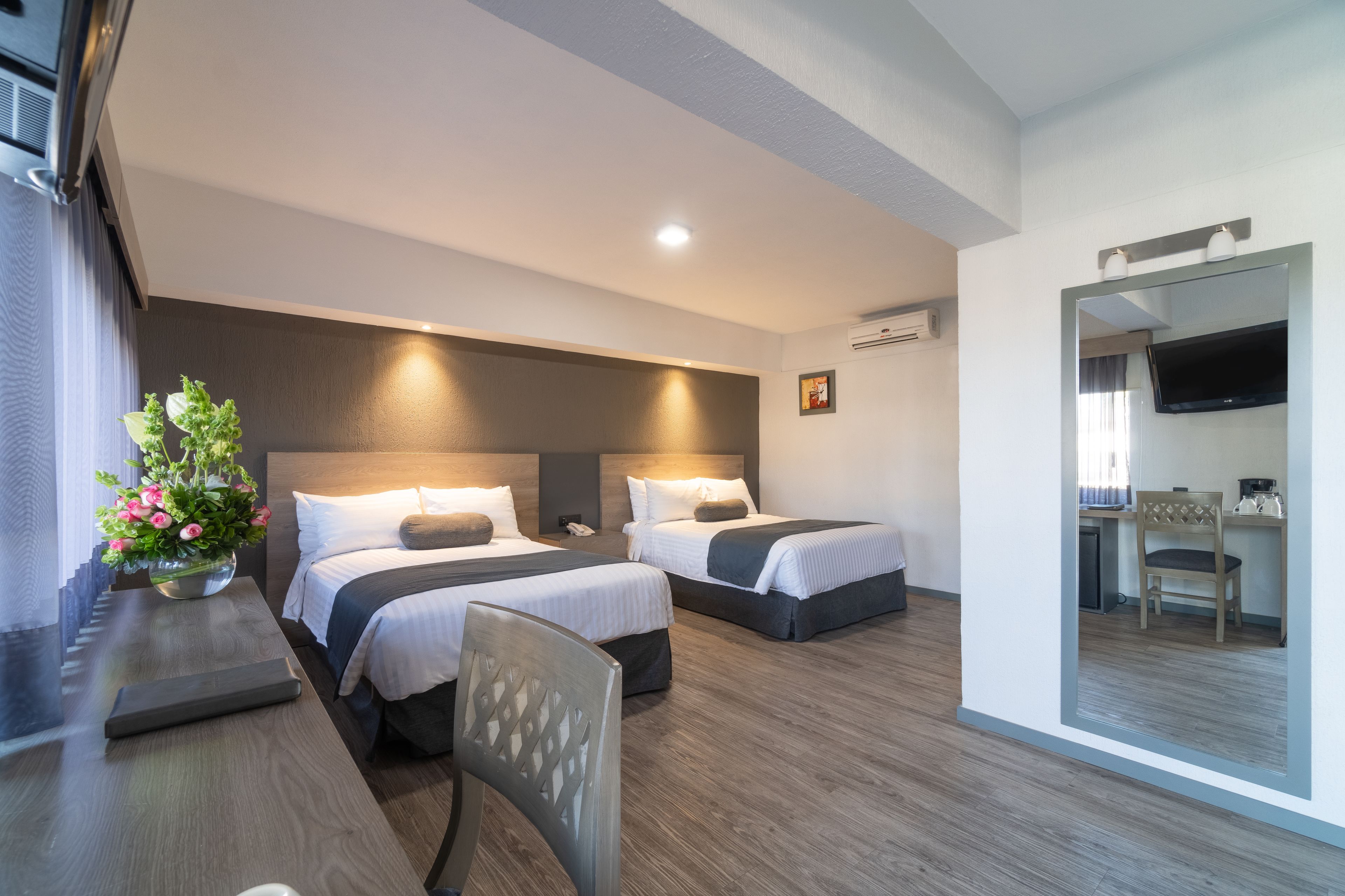 junior suite | minibar, in-room safe, desk, blackout curtains