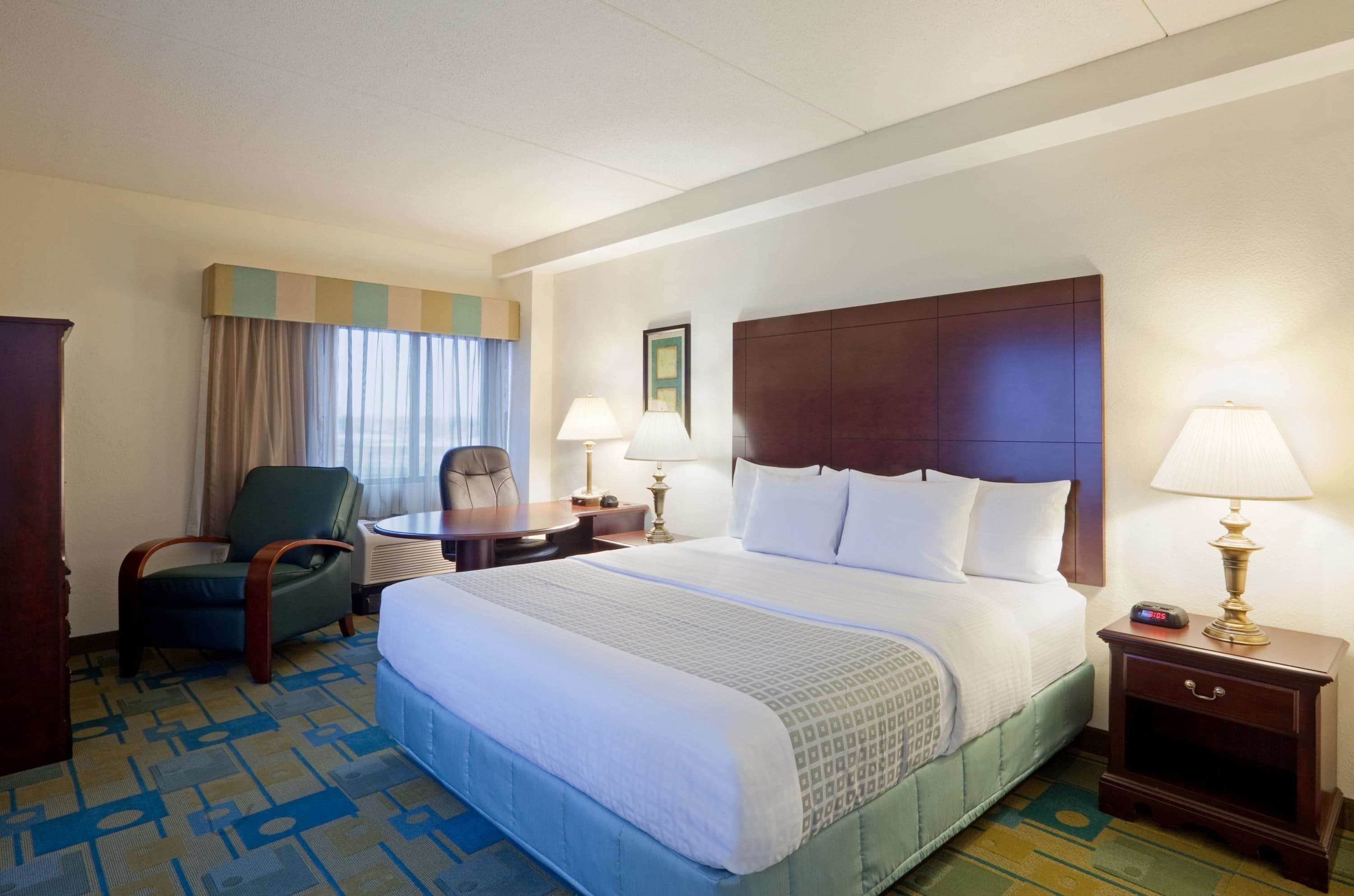 Room, 1 King Bed, Non Smoking | Pillowtop beds, desk, blackout drapes, iron/ironing board