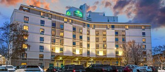 La Quinta Inn & Suites by Wyndham Boston Somerville