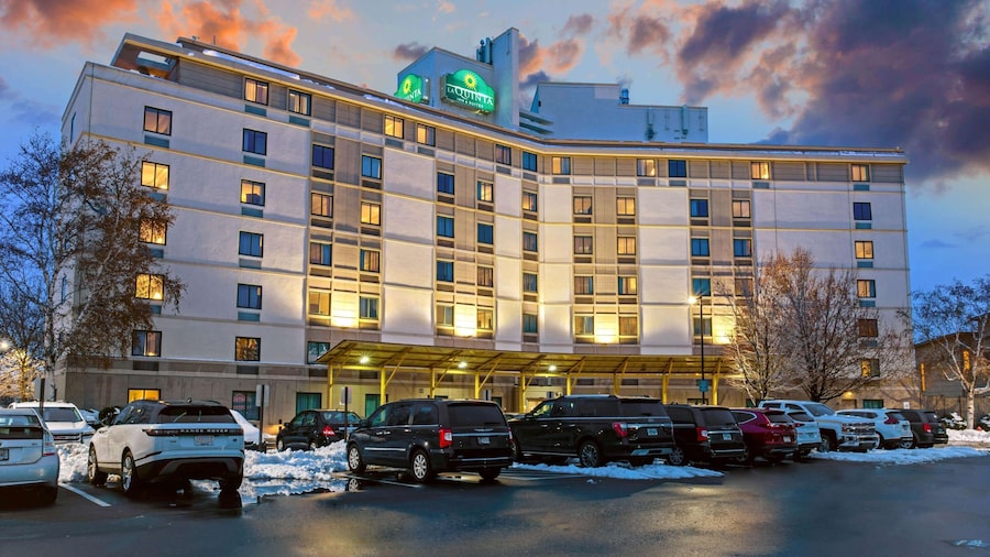 La Quinta Inn & Suites by Wyndham Boston Somerville