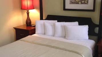 Ropa de cama de alta calidad y caja de seguridad en la habitación