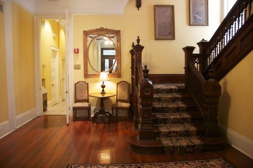 The Queen Anne Hotel