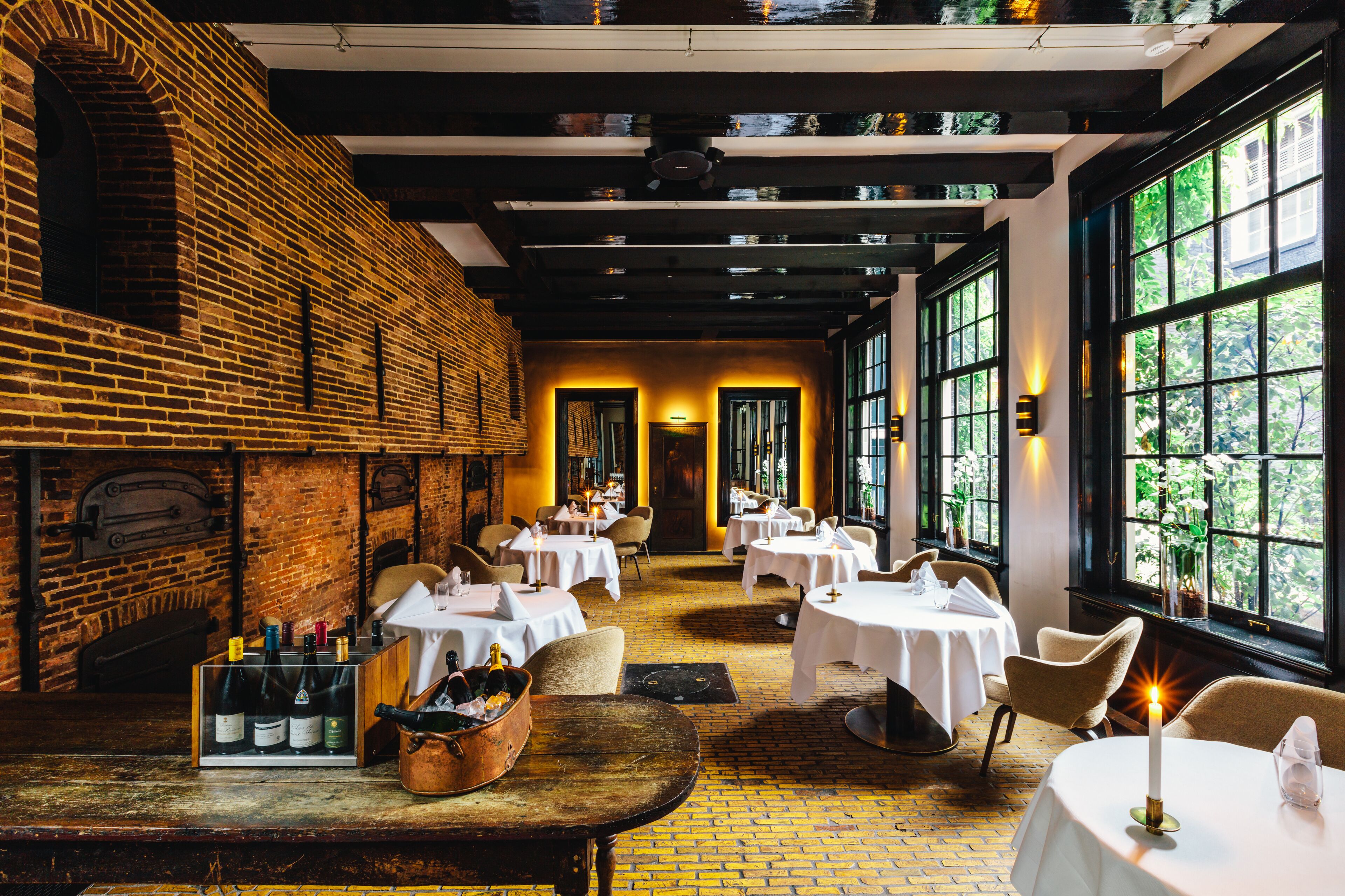 3 restaurants, breakfast, lunch, dinner served; French cuisine