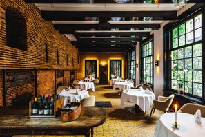 3 restaurants, breakfast, lunch, dinner served; French cuisine - The Dylan Amsterdam (Amsterdam)