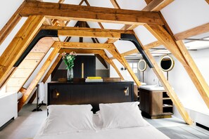 Superior Suite, Garden View | Premium bedding, minibar, in-room safe, individually decorated - The Dylan Amsterdam (Amsterdam)