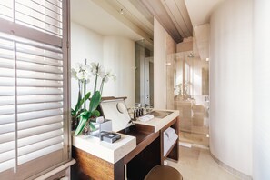 Luxury Double Room | Bathroom | Designer toiletries, hair dryer, bathrobes, slippers - The Dylan Amsterdam (Amsterdam)
