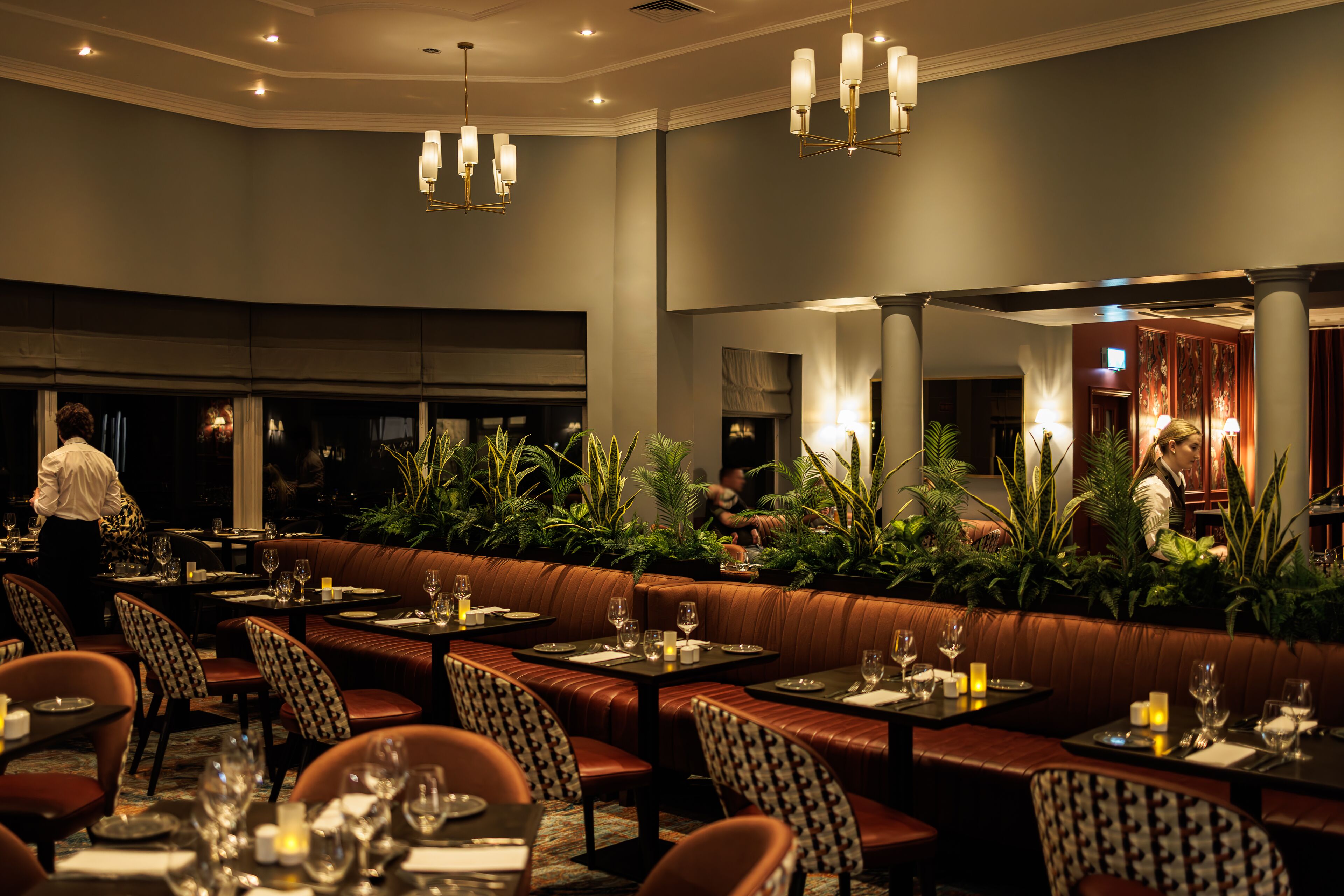 breakfast, lunch and dinner served