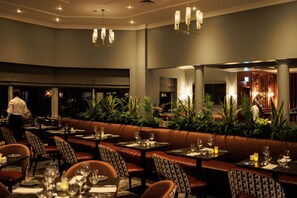 Frokost, lunsj og middag serveres