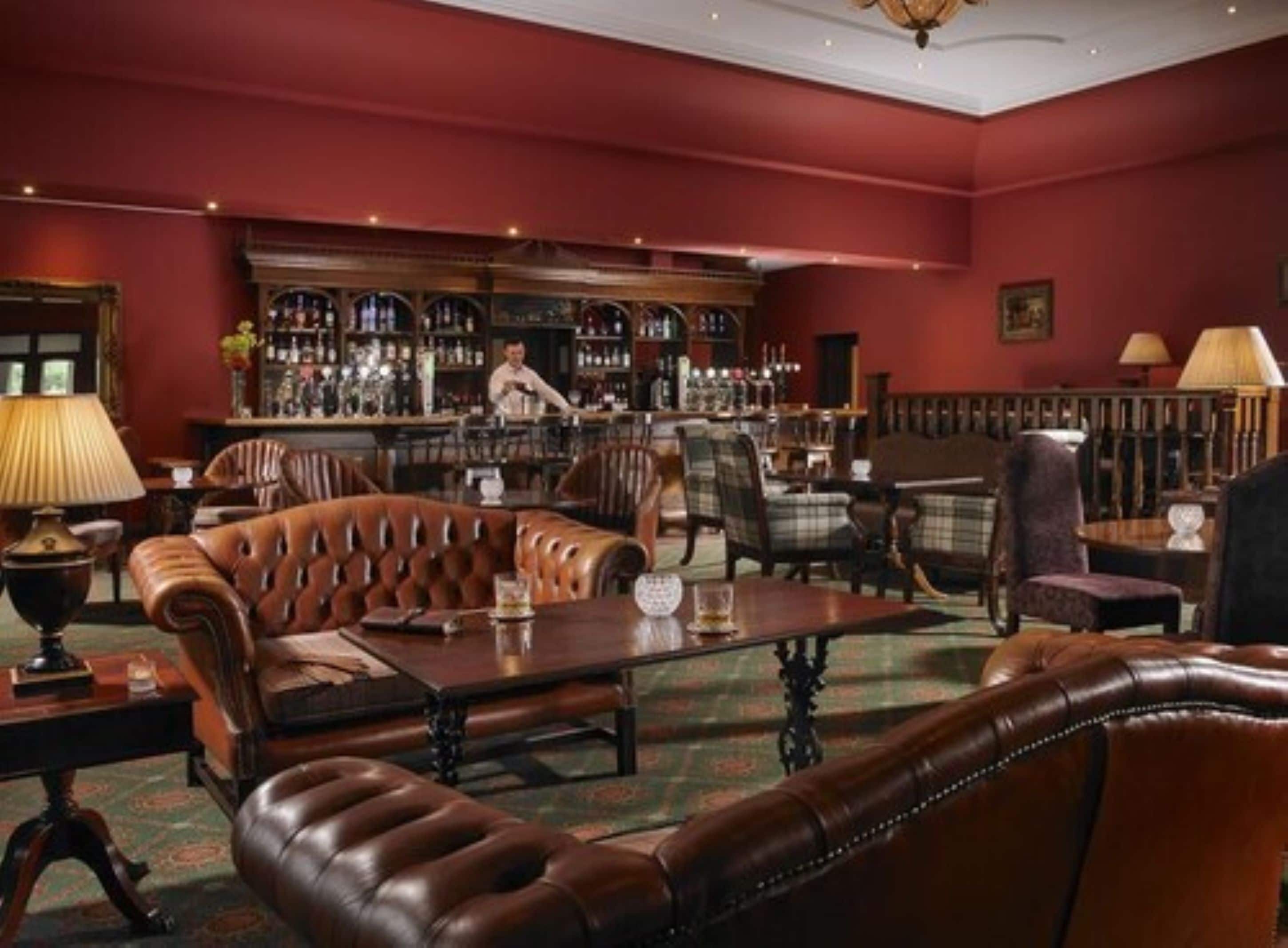 Una piscina cubierta