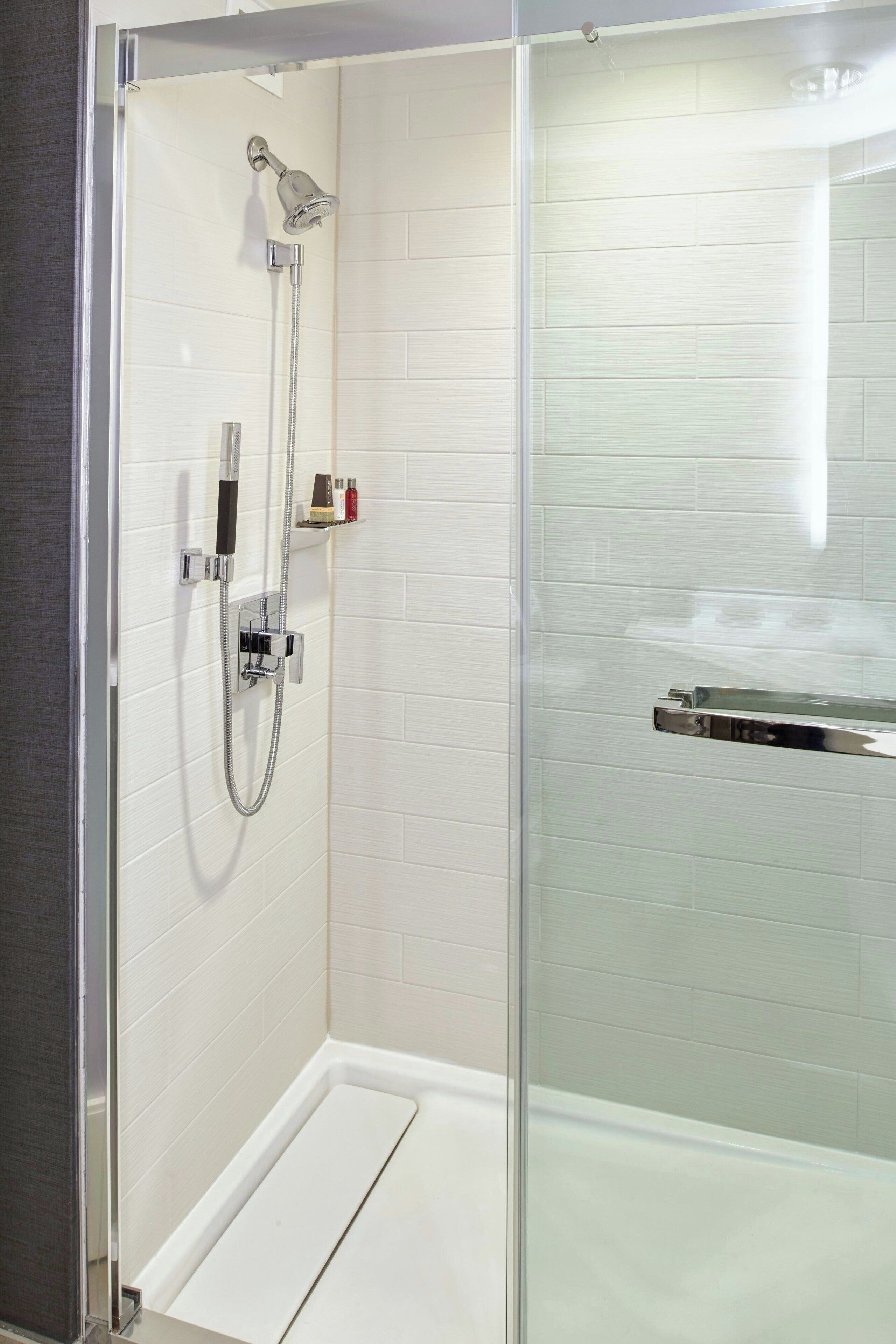 combined shower/bathtub, free toiletries, hair dryer, towels