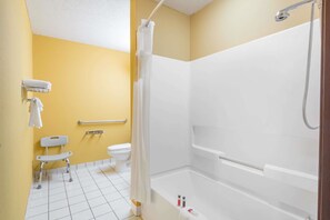 Combined shower/bathtub, free toiletries, hair dryer, towels