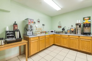 Tägliches inbegriffenes kontinentales Frühstück