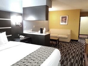 In-room safe, desk, iron/ironing board, free cots/infant beds - Microtel Inn & Suites by Wyndham Dayton/Riverside OH (Dayton)