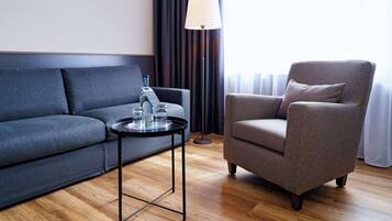 Deluxe Room | In-room safe, desk, blackout drapes, iron/ironing board