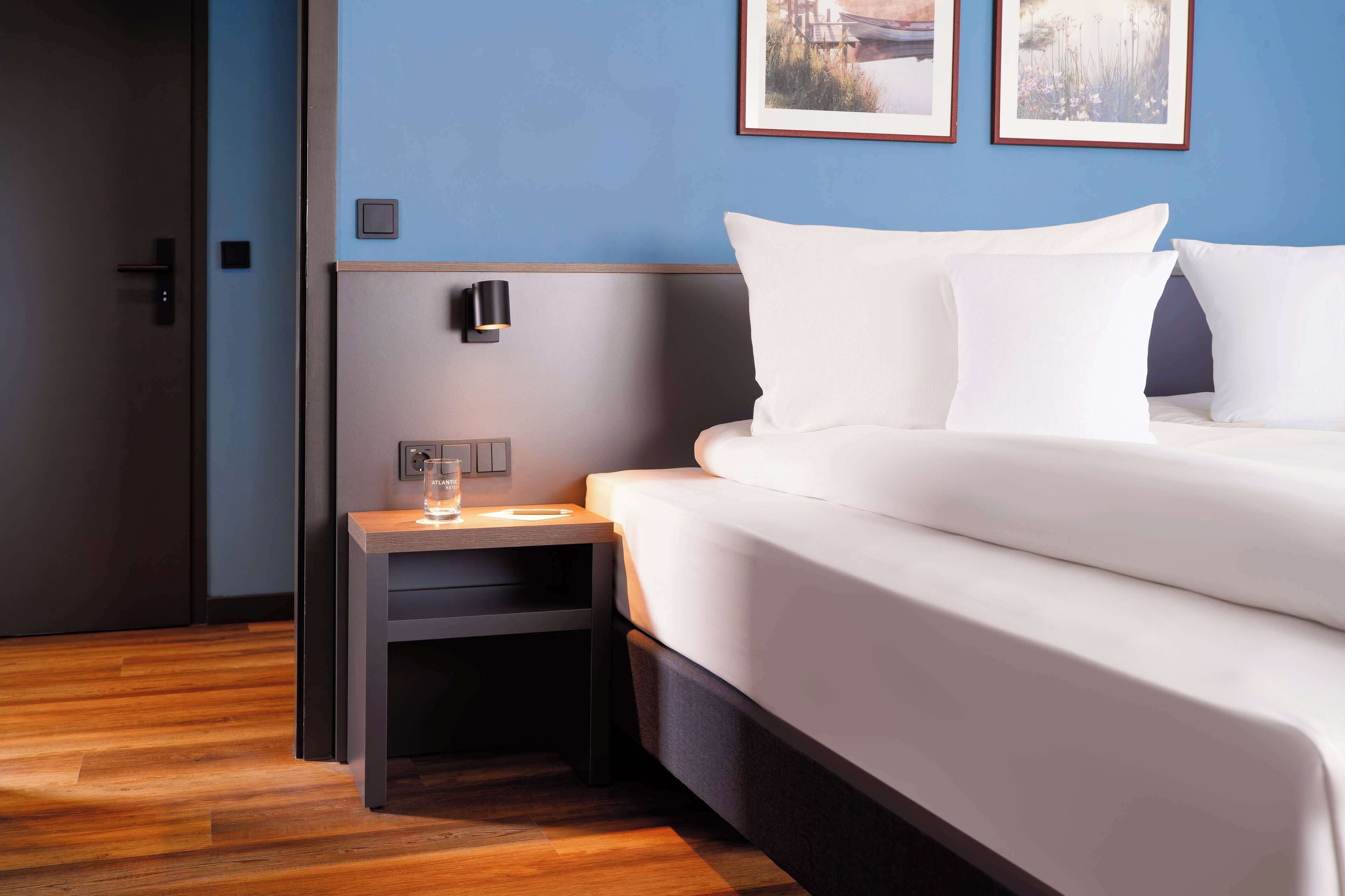 1 bedroom, in-room safe, desk, blackout curtains