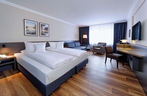 Deluxe Room | In-room safe, desk, blackout curtains, iron/ironing board - ATLANTIC Hotel Landgut Horn (Bremen)
