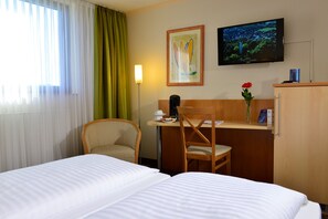 Ropa de cama hipoalergénica, escritorio, cortinas opacas