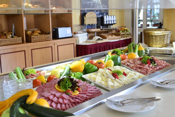 Daily buffet breakfast for a fee