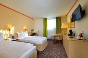 Comfort Twin Room | 1 bedroom, hypo-allergenic bedding, desk, blackout drapes