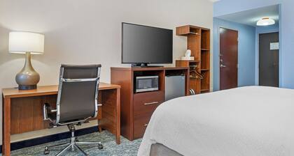 Garner Hotel Warren Northwest by IHG