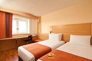 Standard Room, 2 Twin Beds | Bathroom | Shower, eco-friendly toiletries, hair dryer, towels