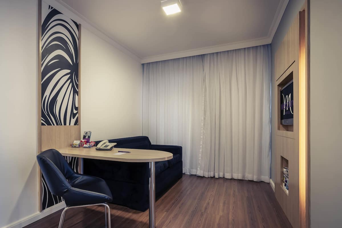 Standard Twin Room, 2 Twin Beds | 1 bedroom, minibar, in-room safe, desk