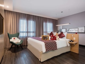 Deluxe Apartment, 1 Double Bed | 1 bedroom, minibar, in-room safe, desk