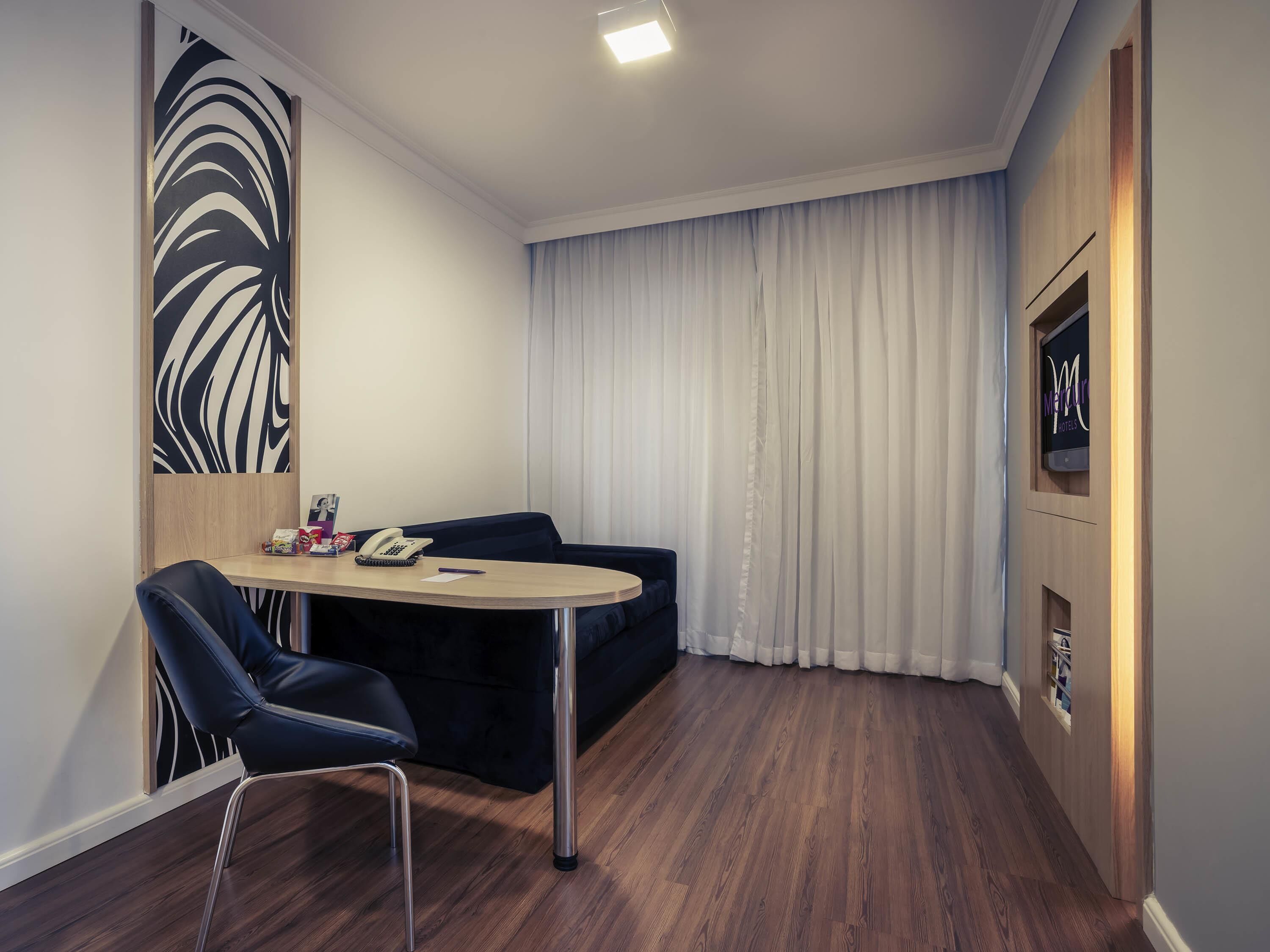 Habitación estándar con 2 camas individuales, 2 camas individuales | 1 dormitorio, minibar, caja fuerte y escritorio
