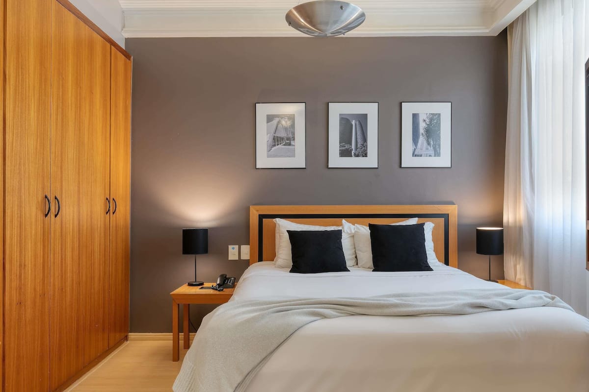 Chambre Supérieure, 1 lit double | Minibar, coffres-forts dans les chambres, bureau, rideaux occultants