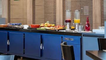 Daily buffet breakfast (BRL 52.00 per person)