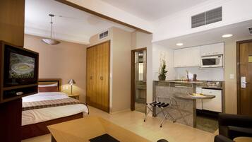 Microonde, piano cottura, pentole/stoviglie/utensili