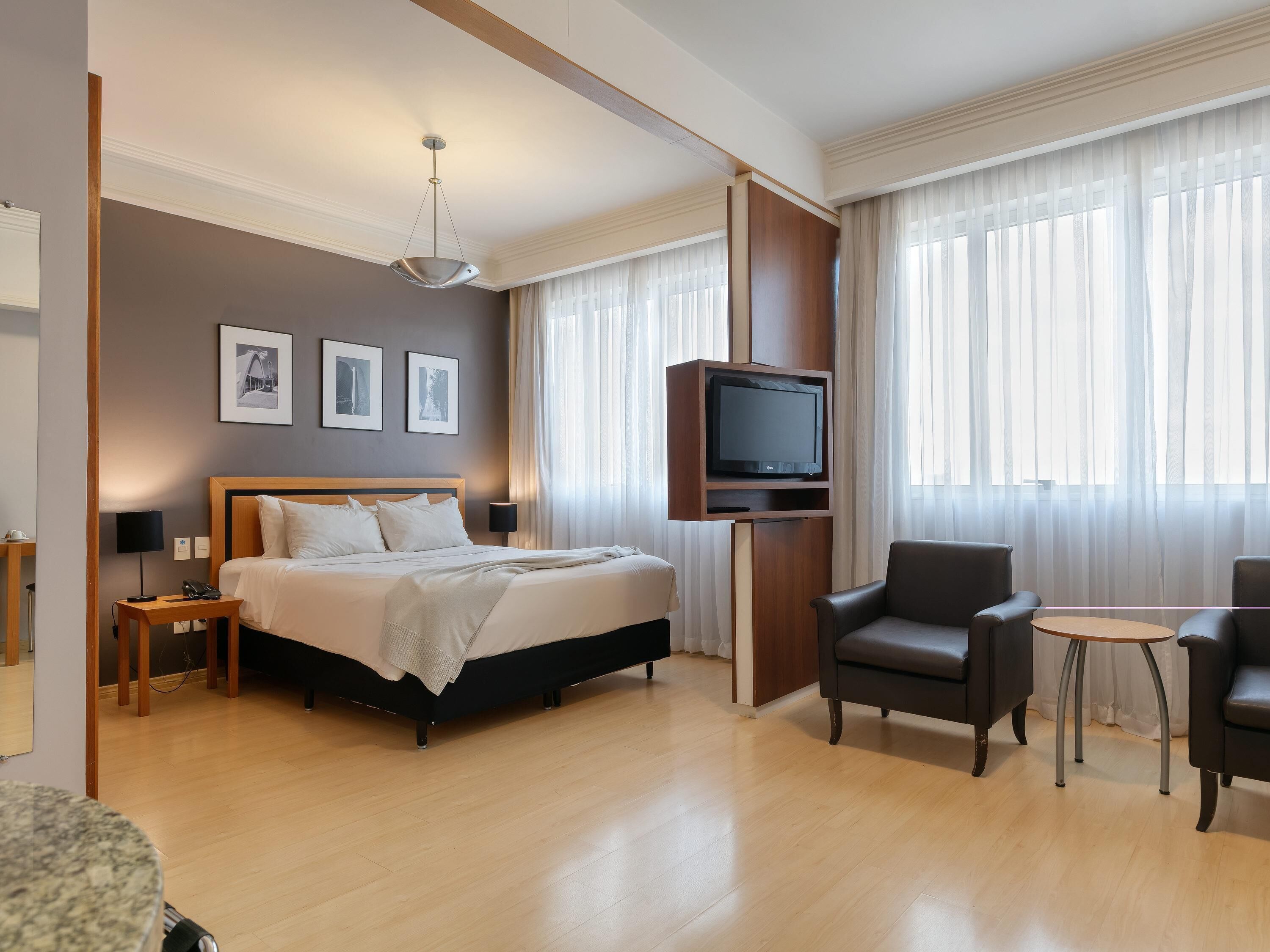 Phòng Tiêu chuẩn, 1 giường đôi | Minibar, két bảo mật tại phòng, bàn, màn/rèm cản sáng 