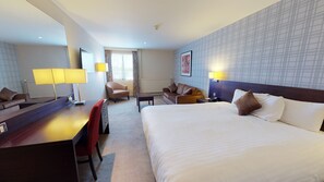 Executive Room, 1 Double Bed, Non Smoking | Desk, laptop workspace, blackout drapes, iron/ironing board